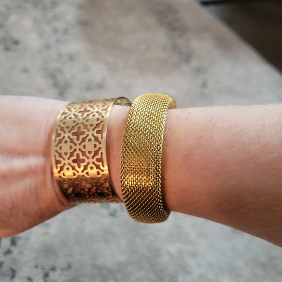 Lot of 2 Cuff Bracelets Mesh Filigree Designs - Picture 2 of 10